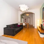 Porta Nuova&Parco del Valentino Roomy Flat